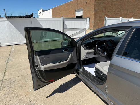 Used 2018 Hyundai Sonata SE FWD image 17