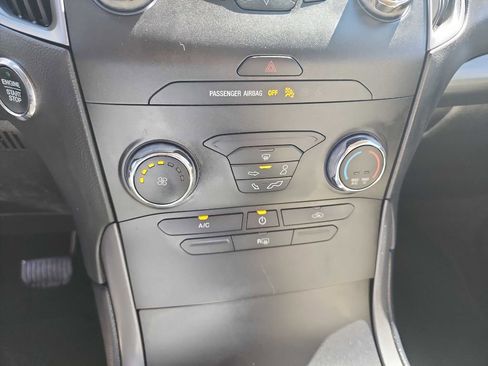 Used 2019 Ford Edge SE image 23