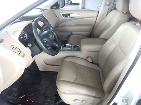 Used 2019 Nissan Pathfinder SL w/ SL Premium Package FWD image 16