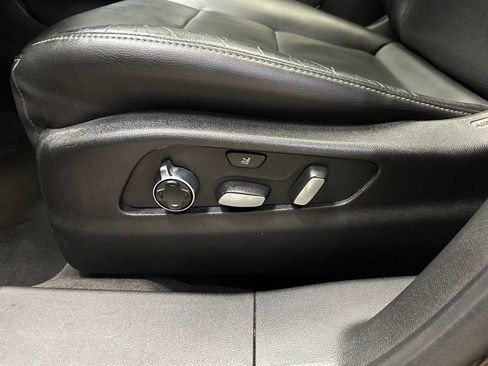 Used 2022 Cadillac XT4 Premium Luxury w/ Enhanced Visibility Package image 21