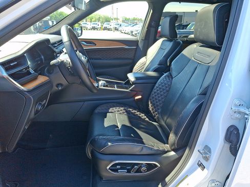 Used 2022 Jeep Grand Cherokee Summit AWD/4WD image 13