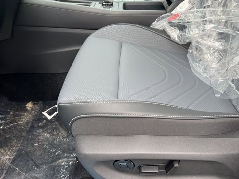 New 2026 Volkswagen Tiguan SE image 17