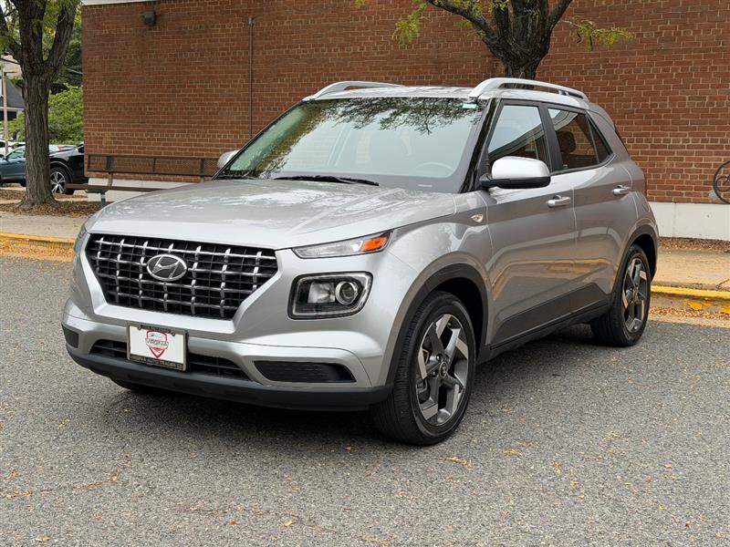 Used 2023 Hyundai Venue SEL w/ Cargo Package FWD image 3