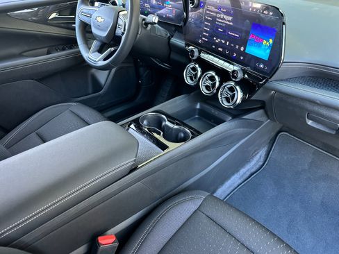New 2025 Chevrolet Blazer EV LT image 18
