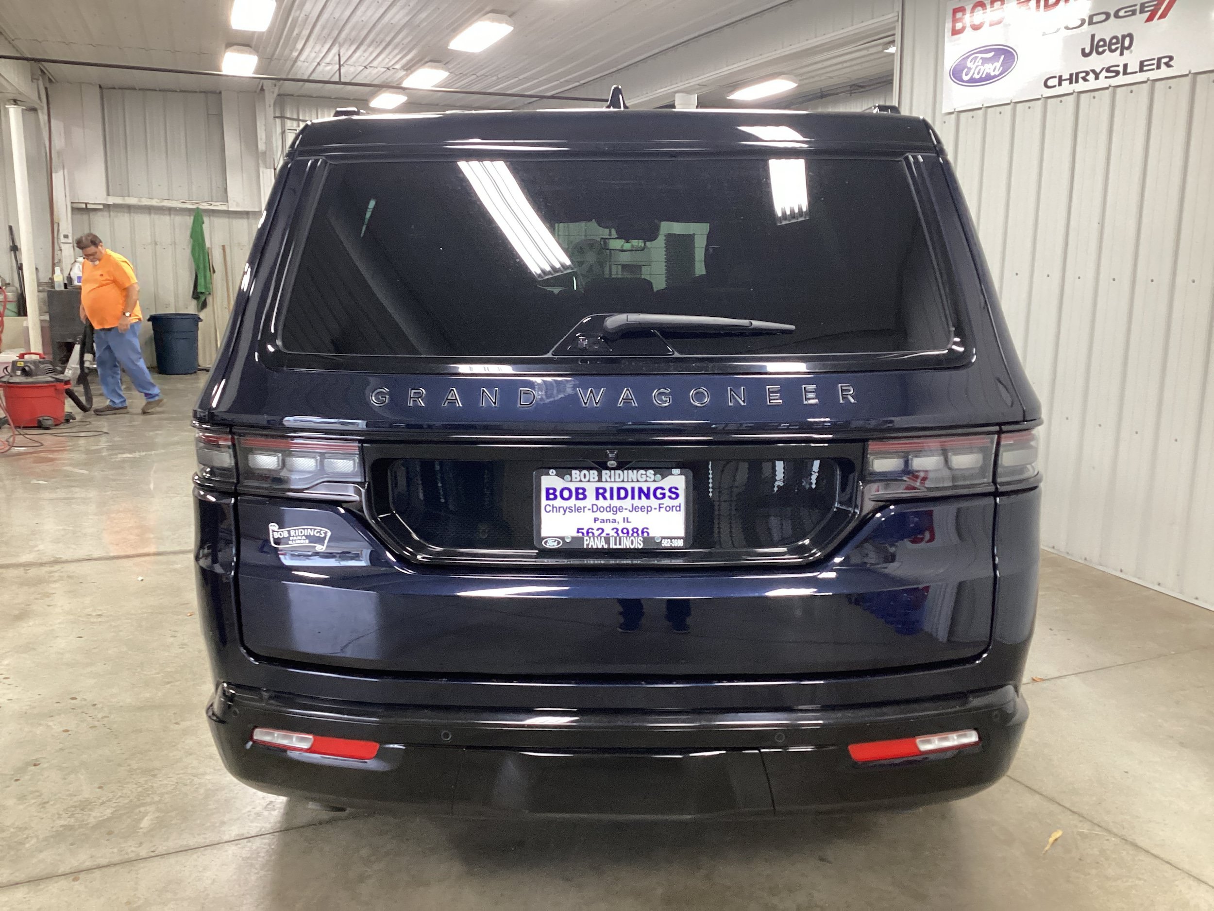 Used 2025 Jeep Grand Wagoneer Series III w/ Rear Seat Video Group 1 AWD/4WD image 4