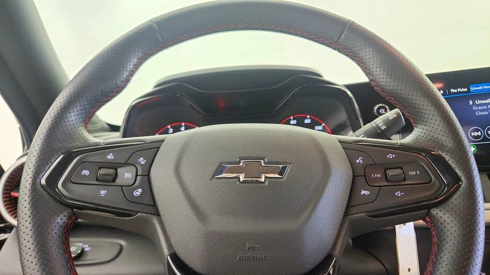 Used 2024 Chevrolet Trax RS w/ Driver Confidence Package FWD image 18