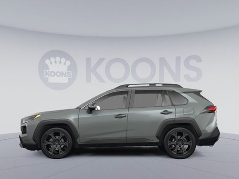 Used 2022 Toyota RAV4 XLE AWD/4WD image 2
