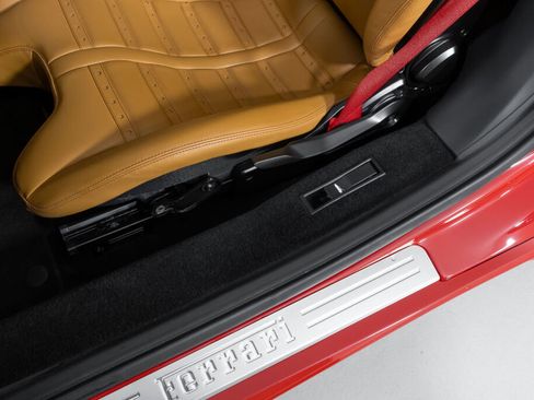 Used 2021 Ferrari F8 Tributo image 28