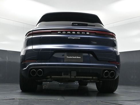 Used 2025 Porsche Cayenne AWD/4WD image 24