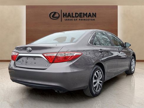 Used 2015 Toyota Camry LE image 6