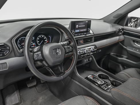Used 2023 Honda Pilot Sport image 15