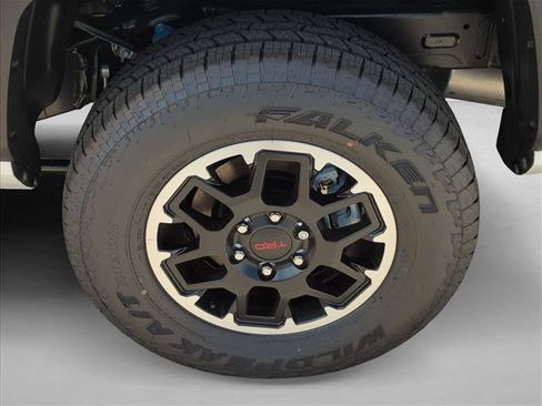 Used 2025 Toyota Tacoma TRD Off-Road AWD/4WD image 10