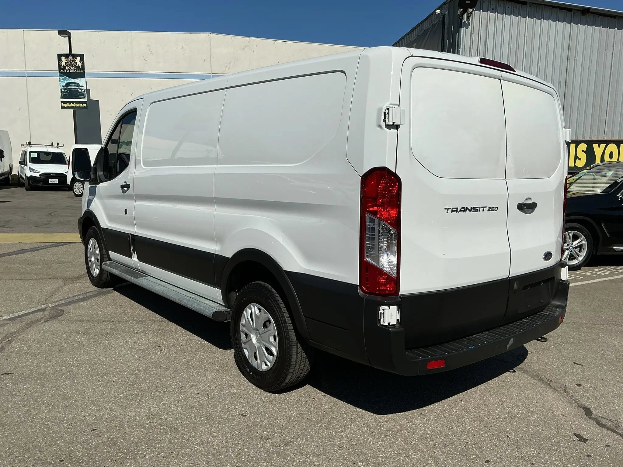 Used 2019 Ford Transit 250 130 Low Roof w/ Exterior Upgrade Package RWD image 7