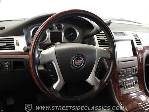 Used 2009 Cadillac Escalade EXT image 39