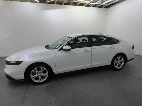 Used 2025 Honda Accord LX image 8
