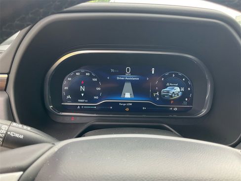 Used 2023 Chevrolet Suburban Premier image 18