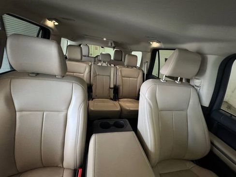 Used 2023 Ford Expedition XLT image 31