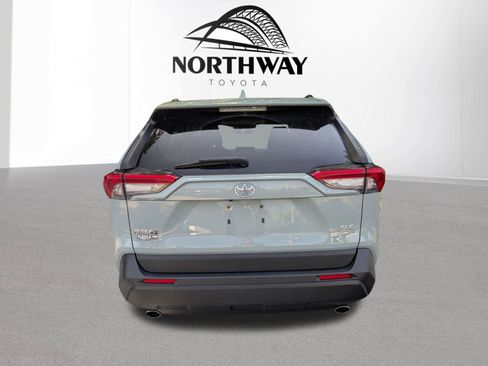 Used 2019 Toyota RAV4 XLE Premium w/ Cold Weather Package AWD/4WD image 4