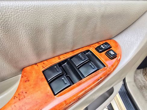 Used 2010 Toyota Sienna XLE image 63