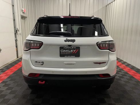Used 2025 Jeep Compass Trailhawk AWD/4WD image 3