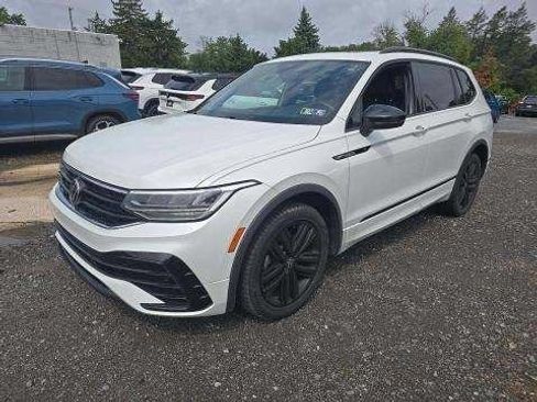 Used 2022 Volkswagen Tiguan SE R-Line FWD image 1