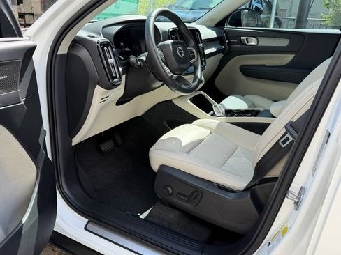 Certified 2025 Volvo XC40 B5 Ultra w/ Protection Package Premier AWD/4WD image 13
