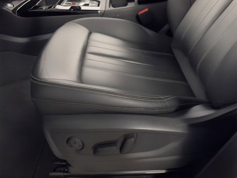 Used 2023 Audi Q5 2.0T Premium w/ Convenience Package image 16