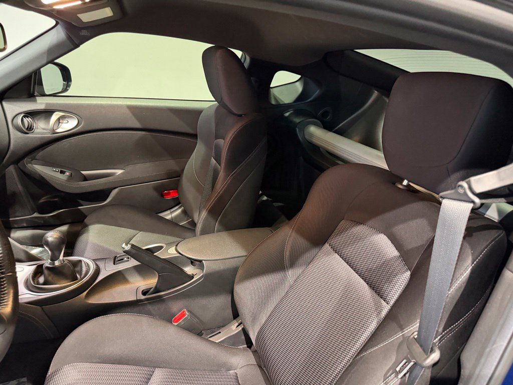 Used 2019 Nissan 370Z Coupe RWD image 24