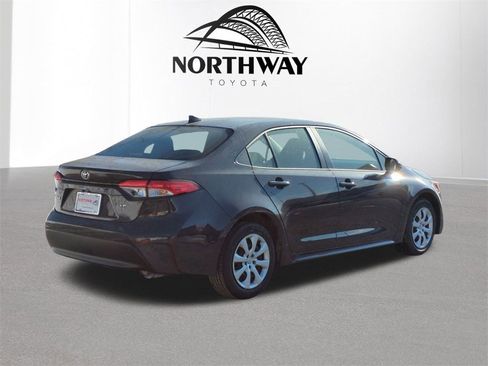 Used 2023 Toyota Corolla LE image 4
