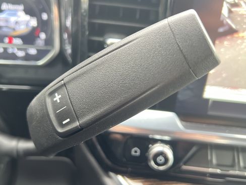 Used 2024 GMC Sierra 1500 Elevation image 26