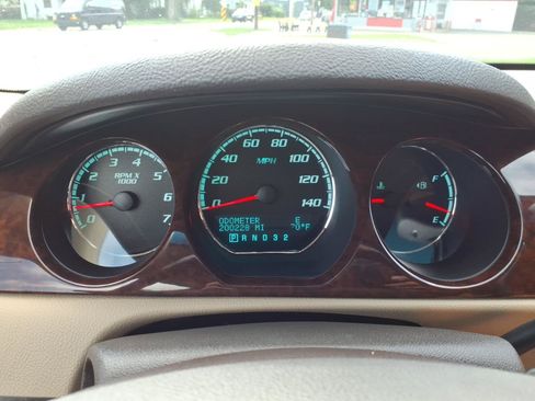 Used 2011 Buick Lucerne CXL w/ Driver Confidence Package FWD image 17