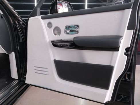 Used 2022 Rolls-Royce Phantom Sedan w/ The Phantom Package RWD image 31