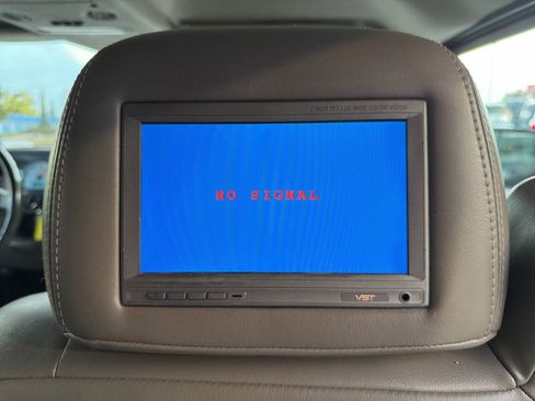 Used 2004 HUMMER H2 w/ Preferred Equipment Group image 16