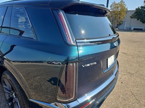 New 2026 Cadillac Vistiq Platinum w/ LPO, Floor Liner Package image 40