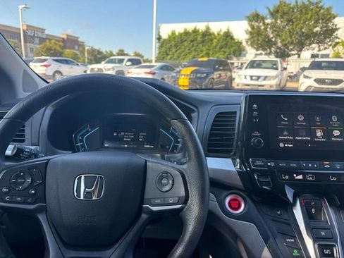 Used 2019 Honda Odyssey EX image 10
