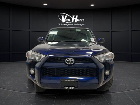 Used 2019 Toyota 4Runner SR5 Premium AWD/4WD image 2