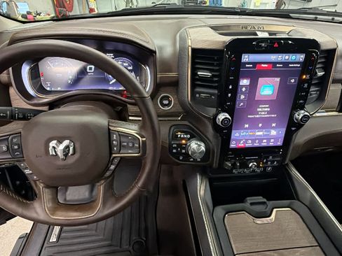 Used 2025 RAM 1500 Limited w/ Off Road Group image 11