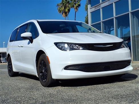 Used 2022 Chrysler Voyager LX image 26