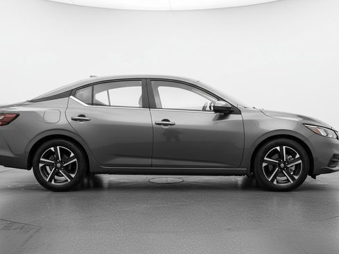 Used 2025 Nissan Sentra SV FWD image 11