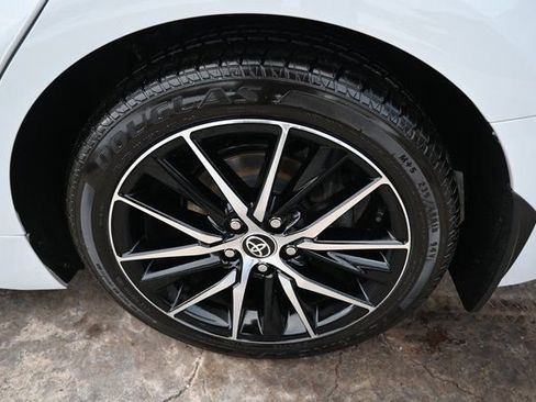 Used 2022 Toyota Camry SE w/ Cold Weather Package image 13