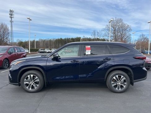 New 2026 Toyota Highlander XLE image 10