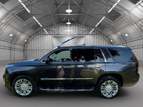 Used 2016 Cadillac Escalade Luxury AWD/4WD image 4