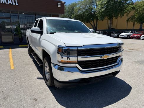 Used 2018 Chevrolet Silverado 1500 LT w/ Trailering Package image 3