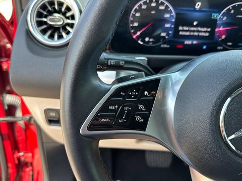 Used 2024 Mercedes-Benz GLB 250 image 33