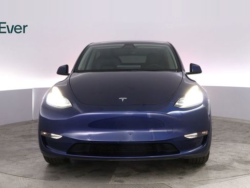 Used 2022 Tesla Model Y Long Range image 12