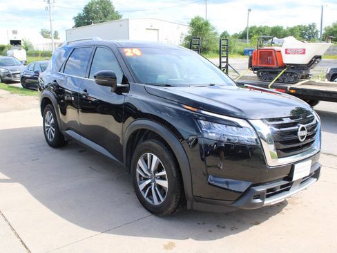 Used 2024 Nissan Pathfinder SL AWD/4WD image 4