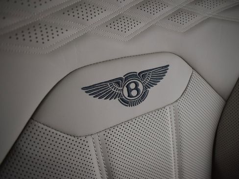 New 2025 Bentley Bentayga AWD/4WD image 38
