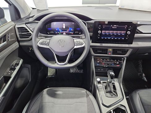 New 2026 Volkswagen Taos SE FWD image 14