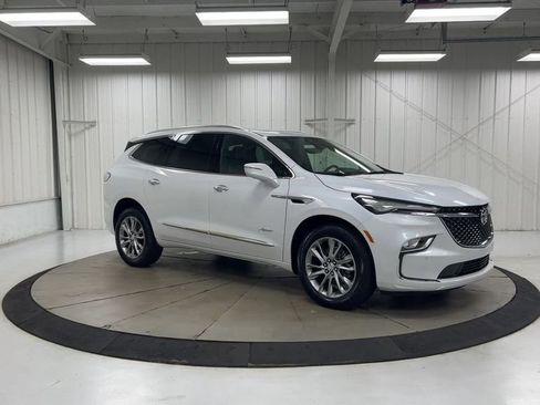 Used 2023 Buick Enclave Avenir image 2