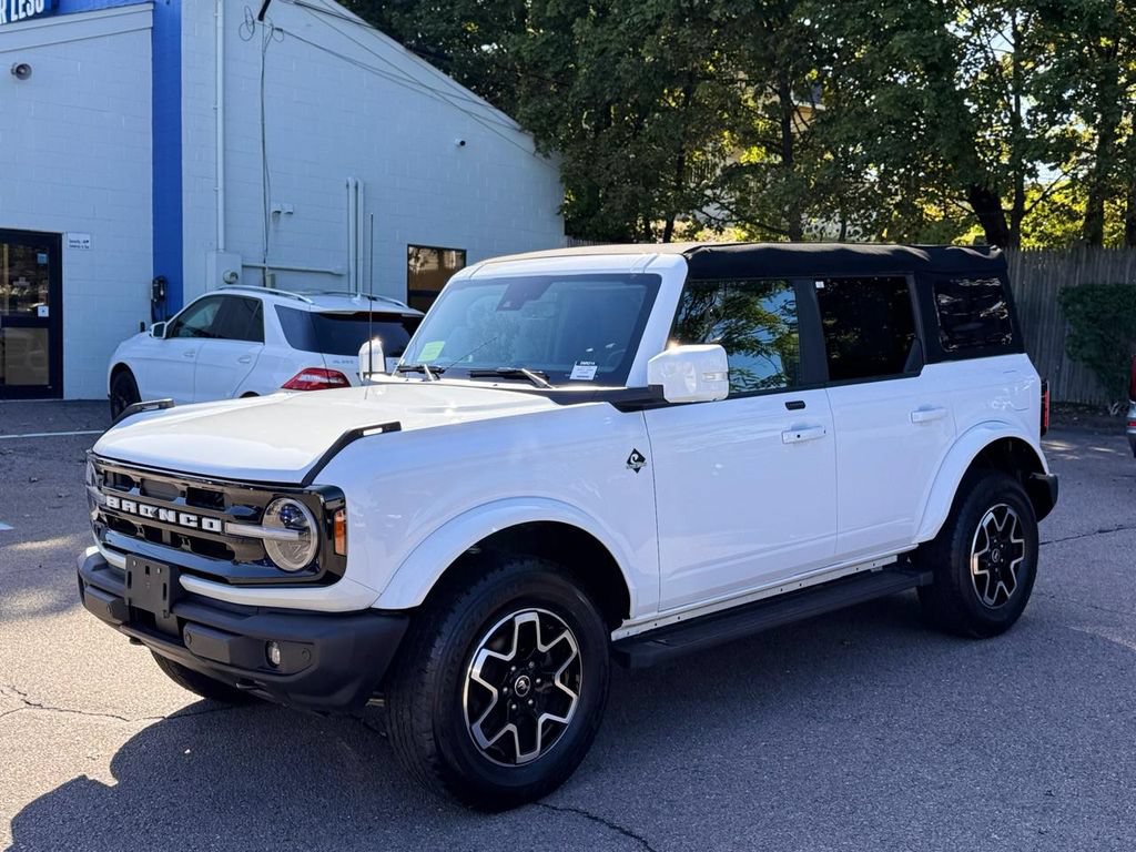 Used 2023 Ford Bronco Outer Banks AWD/4WD image 2